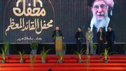 یادبود رهبر شهید در میدان التحریر عراق/ از حضور مداحان برنامه محفل تا تصاویر آیت الله سید مجتبی خامنهای در دست مردم عراق + عکس